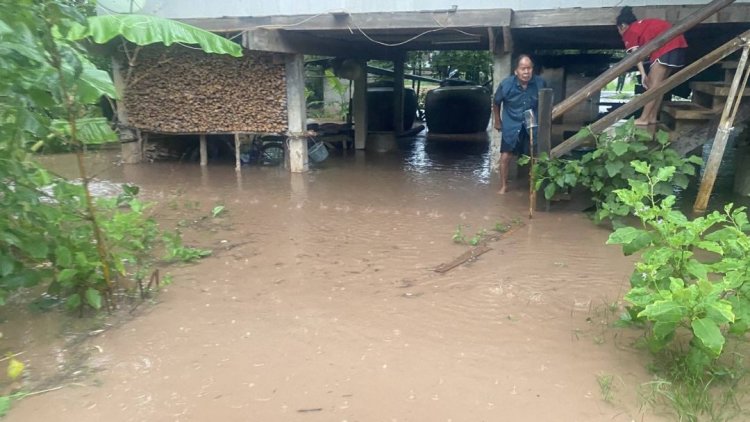 น้ำป่าทะลักกลางดึก ท่วมบ้านหนองบัว เทศบาลงิมเร่งอพยพชาวบ้านหนีภัย