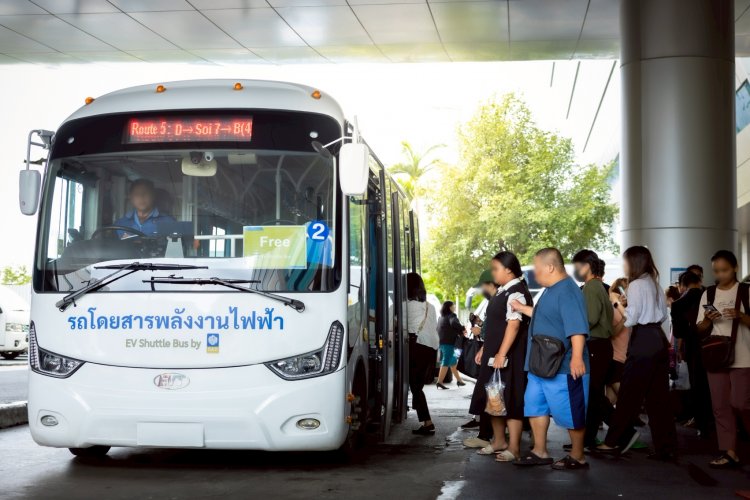 ศูนย์ราชการฯ แจ้งวัฒนะ ขึ้นแท่น “ศูนย์เปลี่ยนถ่ายการจราจร”ใช้ EV Shuttle Bus รถพลังงานสะอาด เชื่อมต่อการเดินทาง
