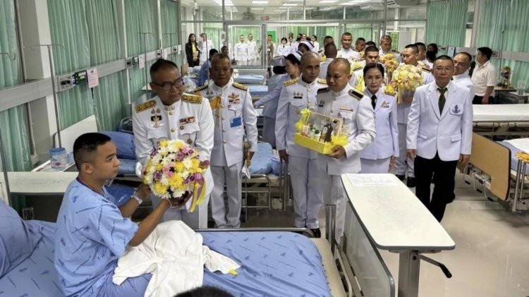 ในหลวงทรงรับผู้บาดเจ็บชายแดนไทย - กัมพูชา ไว้เป็นคนไข้ในพระบรมราชานุเคราะห์
