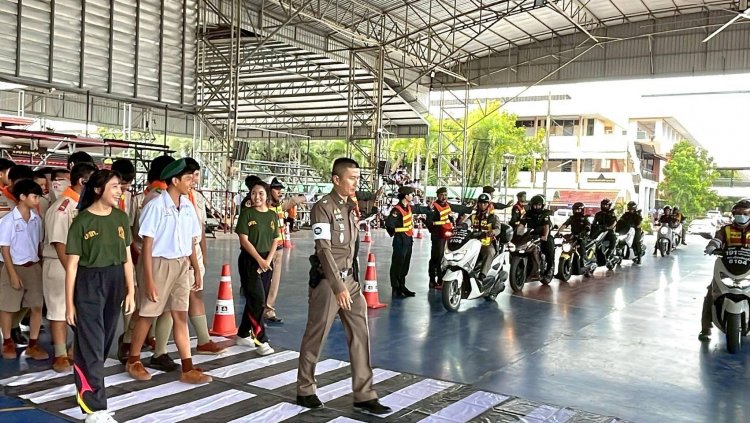 ตำรวจภูธรจังหวัดชัยภูมิ เปิดโครงการ “อาสาสมัครร่วมใจสร้างวินัยในโรงเรียน”