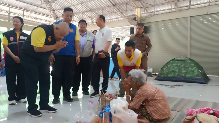 ผู้ว่าฯปราจีนบุรีรุดเยี่ยม 29 ชาวสระแก้วอพยพหนีภัยการสู้รบไทย-ฝั่งภาคตะวันออก