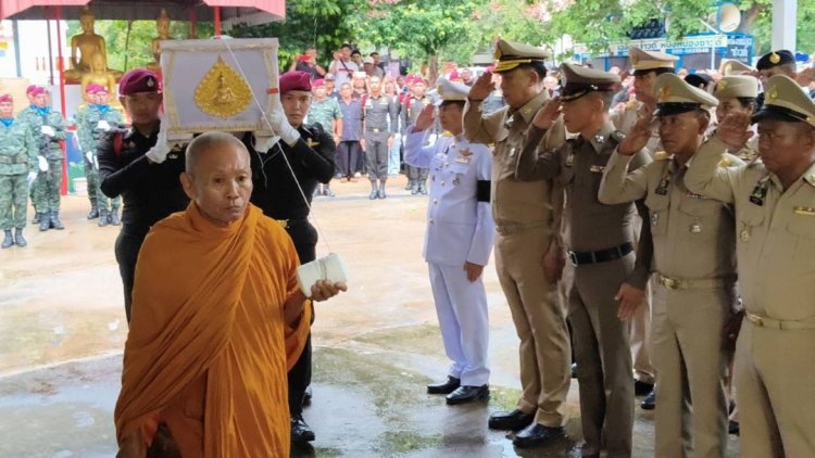 'ในหลวง'พระราชทานน้ำหลวงอาบศพ'สิบเอกจิรายุส อินทุมาน'