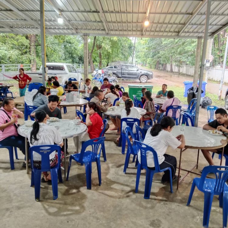 ผู้อพยพหนีการสู้รบจากสระแก้วทยอยมาพักที่ศูนย์พักพิงปราจีนบุรีเพิ่มขึ้นต่อเนื่อง
