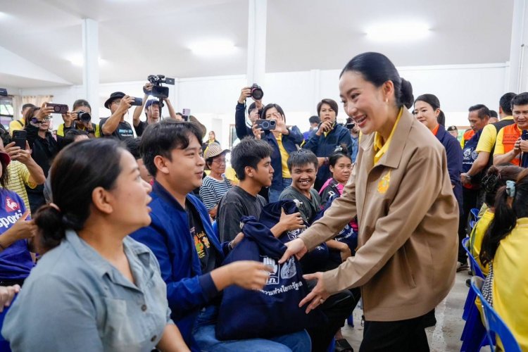 "อุ๊งอิ๊ง"โดนอีกแล้ว! ชาวบ้านบุกด่า 'ขายชาติ' กลางวัดภูมินทร์ เมืองน่าน