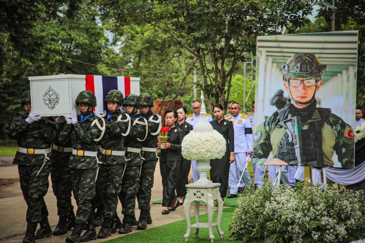 ทบ.สดุดีทหารกล้า จัดพิธีพระราชทานเพลิงศพทหารหาญ 4 นาย