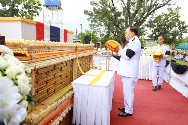 "สุชาติ"ประธานพิธีพระราชทานเพลิงศพ ‘พลทหารสิรวิชญ์ ภิญโญสุข’ ณ วัดสายทอง