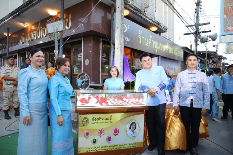 กาดต้าตง“จากเส้นใยสู่ผืนผ้า ภูมิปัญญาสู่อาภรณ์”   ฟื้นฟูเศรษฐกิจชุมชนบ้านตาก