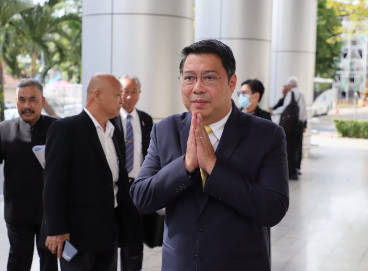 “สืบพงษ์”ขึ้นศาลสืบพยานนัดแรกฟ้องรักษาการอธิบดี ม.รามฯข้อหาเบิกความเท็จปมยื่นถอดถอน