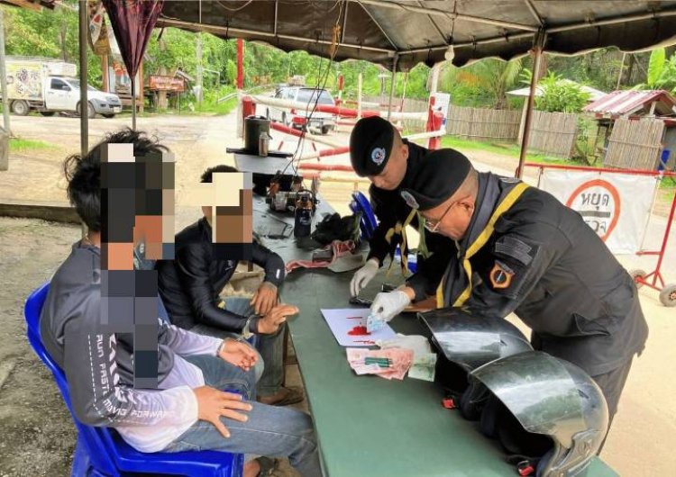 ฉก.ทพ.35  สกัดจับ 2 ผู้ต้องหาค้ายาบ้า ขับจยย.ตระเวนส่งลูกค้าอ.ท่าสองยาง
