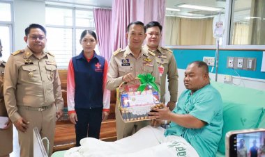 ผู้ว่าฯ นราธิวาส มอบกระเช้าเยี่ยมให้กำลังใจจนท.ได้รับบาดเจ็บจากคนร้ายบึ้มสุไหงปาดี