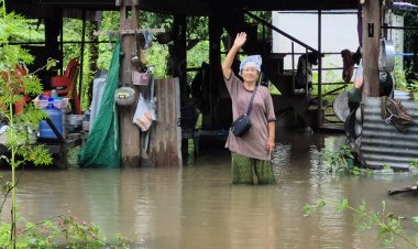 ชลประทานอำนาจเจริญเร่งระบายน้ำทุกอ่างทะลักท่วมบ้านเรือน-นาข้าว เสียหายนัก