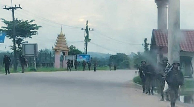 กองทัพเมียนมาส่งทหาร3พันนายเปิดศึกสู้รบเดือดกะเหรี่ยง ตาย-เจ็บอื้อ ยึดเมืองเมียวดีแล้ว