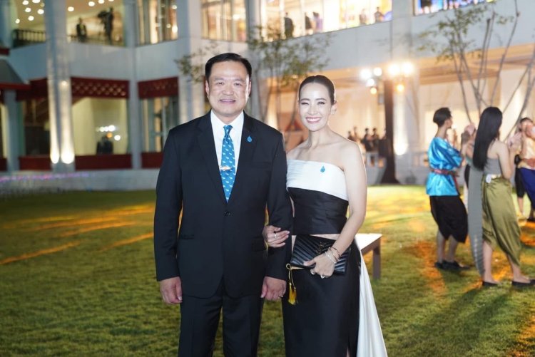 มารู้จัก! “ จ๋า-ธนนนท์ นิรามิษ”สตรีผู้เคียงข้าง “อนุทิน ชาญวีรกูล” นายกรัฐมนตรี คนที่ 32