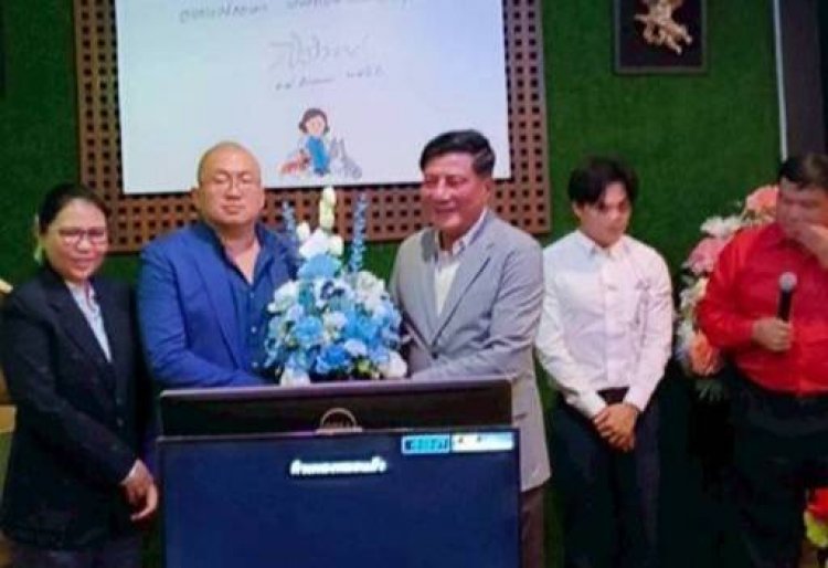 พล.อ.อ.สมชาย ประธานในงานแสดงความยินดี  ดร.กานต์ ศรีสุวรรณ นักศึกษา วปอ.68
