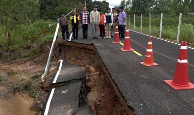 อำนาจเจริญฝนตกสะสมน้ำกัดเซาะถนนทรุดตัวยาวกว่า 10 เมตร