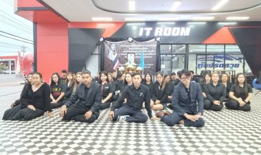 บริษัทท็อปรถสวยนำพนักงานน้อมรำลึกในพระมหากรุณาธิคุณสมเด็จพระพันปีหลวง