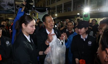 นายกฯ "อนุทิน"รุดเยี่ยมศูนย์พักพิงโรงเรียนเทศบาล 4 “น้ำท่วมหาดใหญ่”