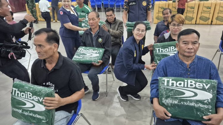 ปภ.อำนาจเจริญลุยแจกจ่ายผ้าห่มกันหนาวจากบริษัทไทยเวฟฯชาวอำนาจเจริญ
