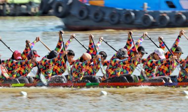 ปทุมธานี เปิดการแข่งขันเรือยาวประเพณี ชิงถ้วยพระราชทานฯสุดยิ่งใหญ่