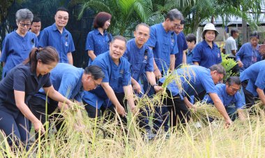 "พช." จับมือประชารัฐรักสามัคคีปทุมธานี "จัดกิจกรรมหว่านวันแม่ เกี่ยววันพ่อ"