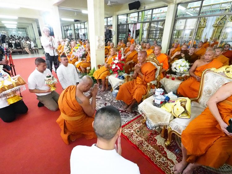 ศิษยานุศิษย์ร่วมแห่ตราตั้ง แต่งตั้งเจ้าอาวาสวัดศรีวารีน้อย ขึ้นเป็นเจ้าคณะตำบลศีรษะจรเข้ใหญ่