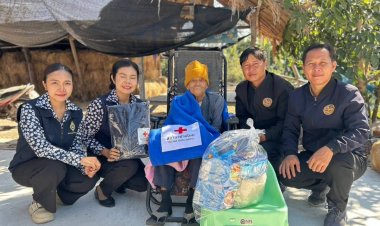 นายอำเภอห้วยทับทัน–แม่บ้านมหาดไทย ลงพื้นที่เยี่ยมผู้สูงอายุอายุเกิน 100 ปี
