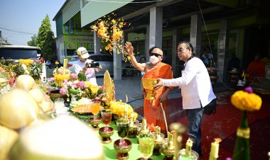 สมุนไพรไทย หงส์ไทย จัดพิธีเจริญพระพุทธมนต์ พระพุทธลีลาปางประทานพร พิธีบวงสรวงสิ่งศักดิ์สิทธิ์