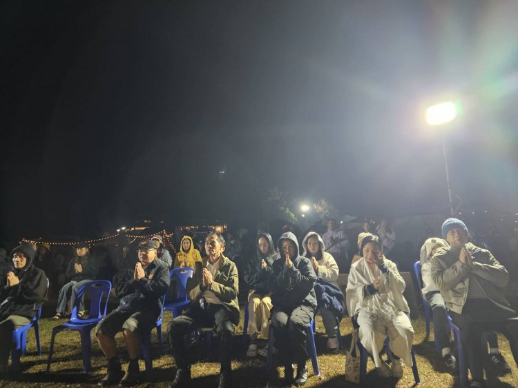 นทท.สวดมนต์ข้ามปี-รวมพลังร้องเพลงชาติไทยสดุดีเหล่าทหารกล้ากระหึ่มเขาใหญ่