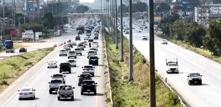 ถนนมิตรภาพ-M6 รถติดหนึบชาวอีสานแห่กลับเข้ากรุงหลังปีใหม่
