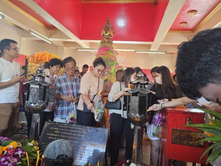 สายมูแห่ไหว้สักการะศาลหลักเมืองรับเสาร์แรกของปี'69เสริมศิริมงคลชีวิต