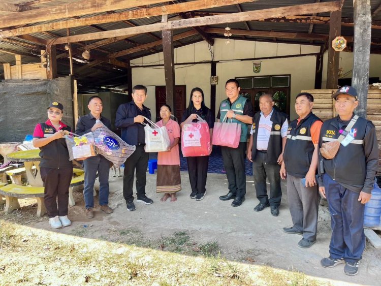 เกษตรจังหวัดศรีสะเกษส่งสายใยแห่งรัก ลงพื้นที่อำเภอขุนหาญ มอบของขวัญปีใหม่ผู้สูงอายุ 5 ราย