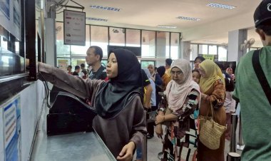 แรงงานไทยมาเลเซียทะลักสุไหงโก-ลกรอใช้สิทธิ์เลือกตั้ง–ประชามติ 8 ก.พ.