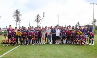 ”มาดามแป้ง“ เยี่ยมชมการเก็บตัวฝึกซ้อม ทีมชาติไทย U17 ที่สมุย เตรียมลุยศึกชิงแชมป์เอเชีย
