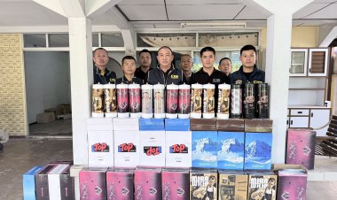 ตำรวจบุกจับจีนเทา ซุกแก๊สหัวเราะ 500 ถัง มูลค่ากว่า 1 ล้านบาท คาบ้านย่านรามคำแหง