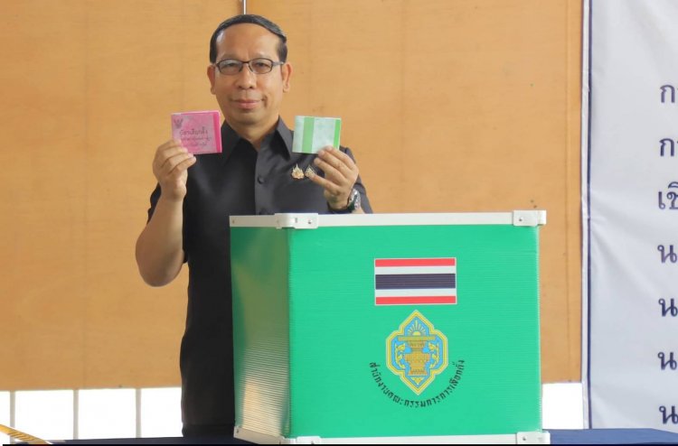 พ่อเมืองตาก ตรวจเยี่ยมหน่วยเลือกตั้งพร้อมใช้สิทธิลงคะแนนเลือกตั้งล่วงหน้า