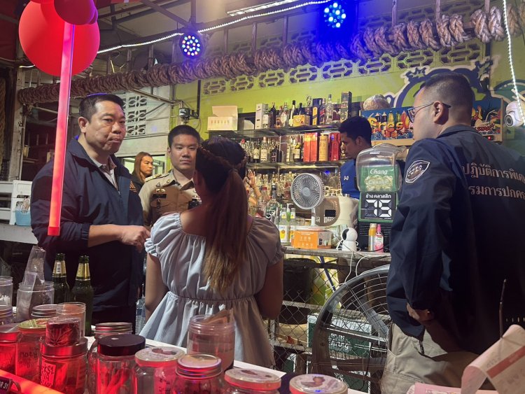 เปิดปฏิบัติการ “Bar 31” บุกจับร้านคาราโอเกะเถื่อน!! นำเด็กหญิงอายุ 16 ค้ากาม เข้าข่ายค้ามนุษย์
