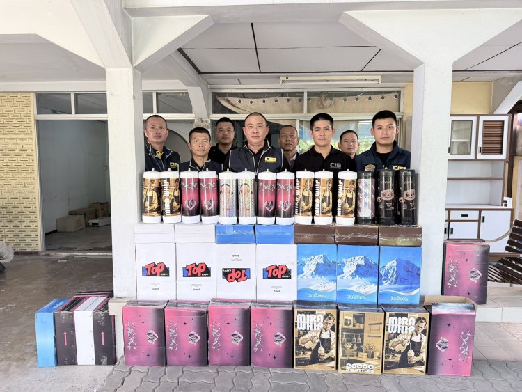 ตำรวจบุกจับจีนเทา ซุกแก๊สหัวเราะ 500 ถัง มูลค่ากว่า 1 ล้านบาท คาบ้านย่านรามคำแหง