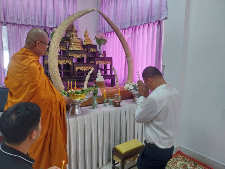 ทำพิธีส่งคืน "งาช้าง" กลับสู่บ้าน "กะเหรี่ยงฤาษีผมยาว" ประดิษฐานในศาลาฤๅษี บ้านเลตองคุ