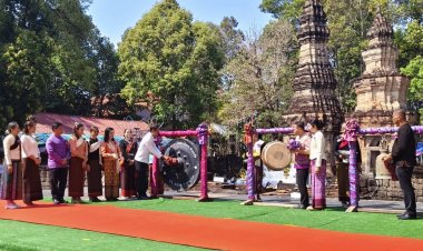 สืบสานตำนานพันปีประเพณีไหว้พระธาตุ ปราสาท บ้านปราสาท อ.ห้วยทับทัน สุดยิ่งใหญ่