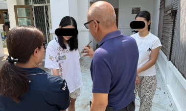ไม่รอด! สืบ สตม.บุกจับสาวจีนหนีคดีหลอกขายสินค้าบนโซเชียลกบดานย่านลาดพร้าว