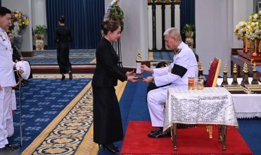 แสดงความยินดีกับ นางสาวบุษยาธร เขียวภักดี  ประธานกรรมการ บริษัท บุษยาธรพืชผลฯ เนื่องในโอกาสเข้าเฝ้าฯ รับพระราชทานรางวัลเทพทองครั้งที่ ๒๔
