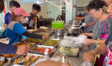 จากคนเคยลำบาก…สู่เจ้าของร้านใจบุญข้าวแกงบุฟเฟ่ต์ 60 บาทอิ่มไม่อั้นเปิดหม้อเลี้ยงคนหิวกินฟรี