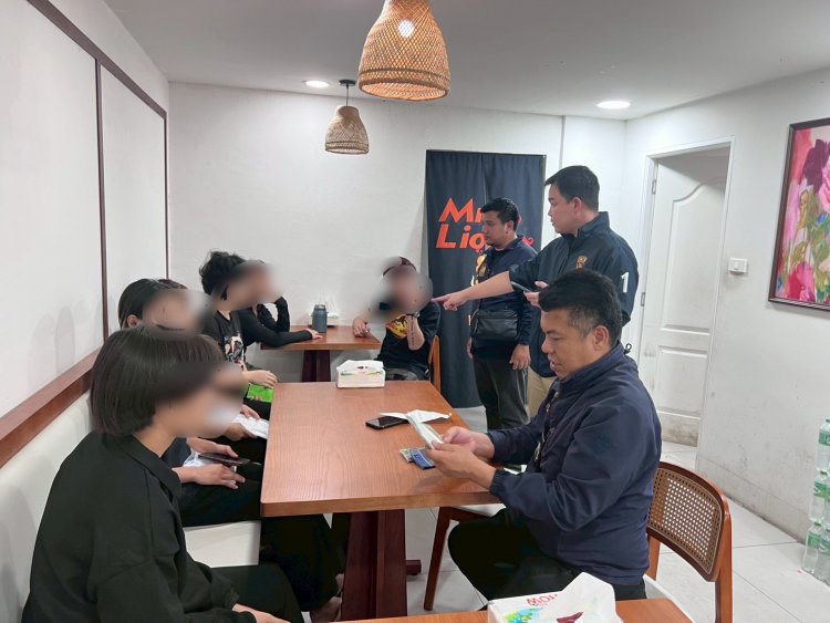 ตม.1 ผนึกกำลัง จัดหางาน ปูพรมตรวจย่านสุทธิสาร-ลาดพร้าว จับต่างด้าวทำงาน 9 ราย รวบหนุ่มเกาหลีแอบทำงานบาร์โฮส