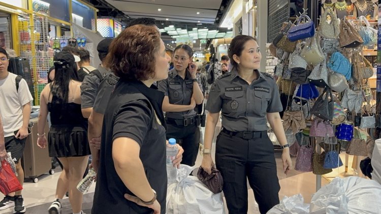 DSI ทลาย 17 จุดห้างดังย่านปทุมวัน กวาดล้างสินค้าละเมิดลิขสิทธิ์ หลังสหรัฐฯ ตีตราไทย "ตลาดปลอมโลก"