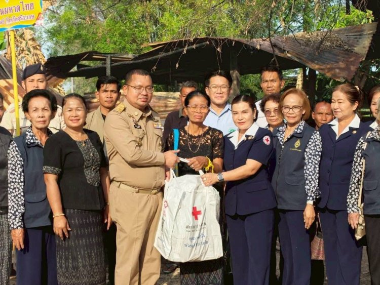 ขุขันธ์ไม่ทิ้งกัน! นายอำเภอนำทีมกิ่งกาชาดลงพื้นที่เยียวยาผู้ประสบวาตภัย มอบถุงยังชีพ 86 ชุด เติมกำลังใจประชาชน