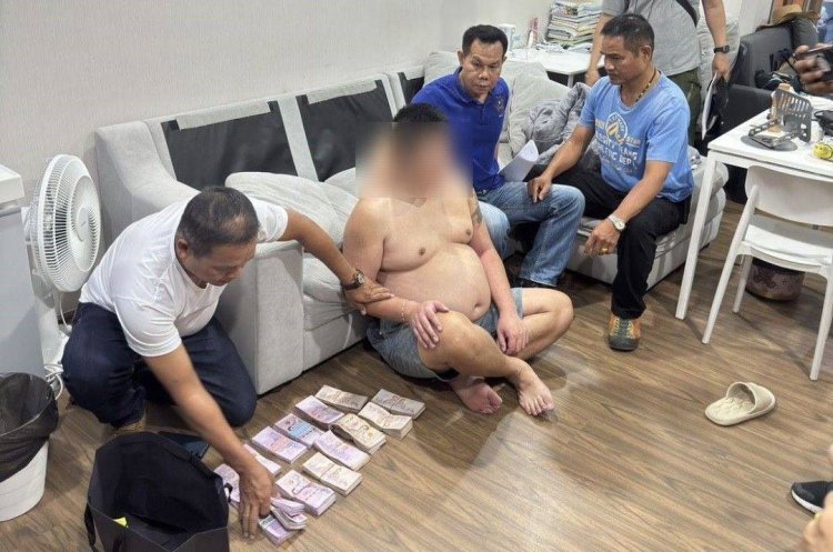 หนีกบดานเงียบ!สืบสวนห้วยขวาง บุกรวบ "อาตี๋จีน" แก๊งคอลเซ็นเตอร์ คาคอนโดหรูย่านรัชดา