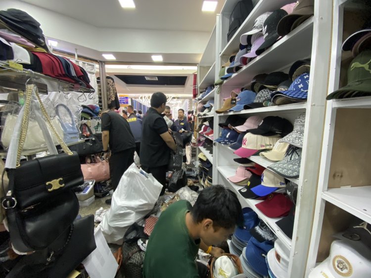 ยกระดับความเชื่อมั่นตลาดการค้าไทย!ลุยกวาดล้างสินค้าละเมิดลิขสิทธิ์บนห้างดังกลางกรุง