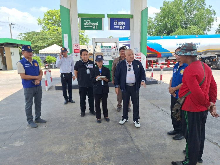วันหยุด-ไม่หยุด!ผู้ว่าฯ ปราจีนบุรีพร้อมพาณิชย์จังหวัดฯลุยตรวจสอบปั๊มหลังถูกร้องเรียนขายแพงลิ่ว