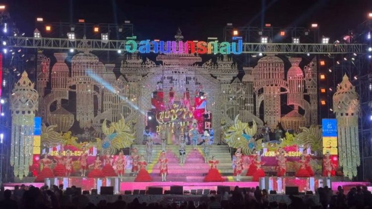 น้ำมันแพง-ขาดแคลน คณะหมอลำระส่ำ วิ่งเติมทุกปั๊มประคองคณะกว่า 100 ชีวิตเสี่ยงล้มทั้งคณะ