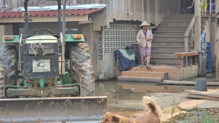 น่าน – ชาวบ้านเดือดร้อนหนัก  นาจมน้ำ 3 ปี บ้านถูกน้ำขังจนป่วย!  ร้องขอความเป็นธรรม วอนเร่งแก้ทางระบายน้ำ